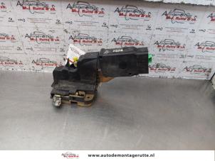 O146526 Gebruikte portierslot mechaniek 4deurs rechts-voor Volvo V40
