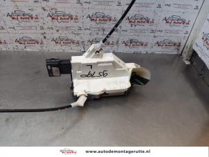 O146719 Gebruikte deurslot mechaniek 2deurs links Peugeot Partner