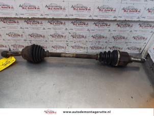 O146742 Gebruikte aandrijfas links-voor Citroen C2