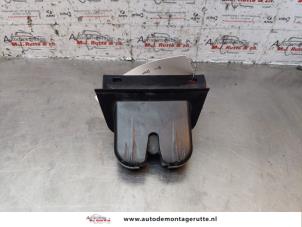 O146875 Gebruikte achterklep slotmechaniek Audi A2