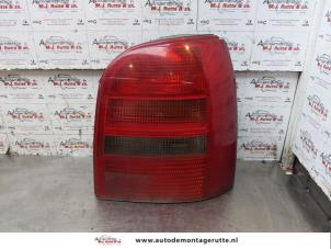 O146882 Gebruikte achterlicht rechts Audi A4