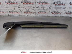 O146894 Gebruikte ruitenwisserarm achter Opel Astra
