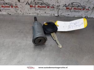 O146987 Gebruikte sleutel+contactslot Opel Agila