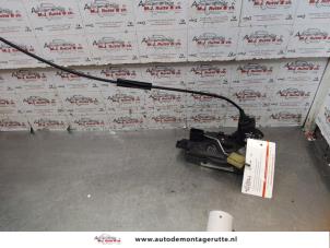 O147035 Gebruikte slotmechaniek portier 4deurs rechts-voor Opel Astra