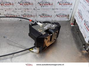 O147087 Gebruikte slotmechaniek portier 4deurs links-voor Nissan Note