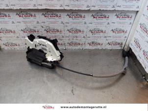 O147129 Gebruikte portierslot mechaniek 4deurs rechts-voor Seat Mii