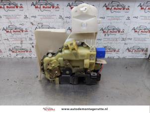O147242 Gebruikte deurslot mechaniek 4deurs links-voor Volkswagen Polo
