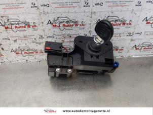 O147259 Gebruikte slotmechaniek achterklep Opel Corsa