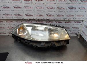 O147265 Gebruikte rechter koplamp Renault Megane