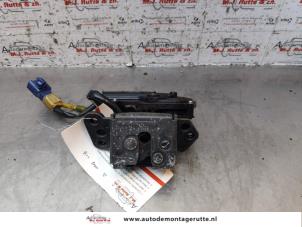 O147364 Gebruikte slotmechaniek achterklep Toyota Yaris