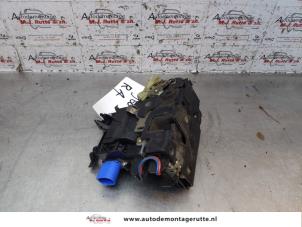 O147405 Gebruikte portierslot mechaniek 4deurs rechts-achter Skoda Fabia
