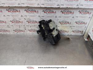 O147465 Gebruikte deurslot mechaniek 4deurs links-achter Chevrolet Captiva