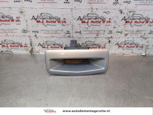 O147498 Gebruikte handgreep achterklep Renault Megane