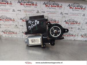 O147602 Gebruikte raammotor portier Skoda Fabia