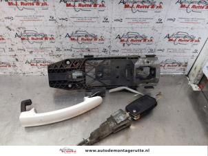 O147758 Gebruikte portiergreep 2deurs links Seat Ibiza