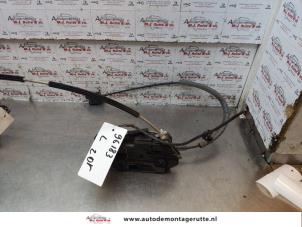 O147766 Gebruikte deurslot mechaniek 2deurs links Seat Ibiza