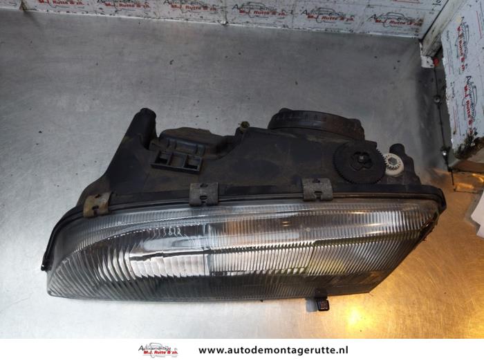 Linker Koplamp van een Volvo V70 (GW/LW/LZ) 2.5 10V 1997