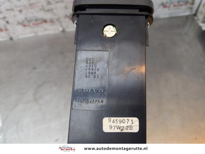Paniekverlichtings Schakelaar van een Volvo V70 (GW/LW/LZ) 2.5 10V 1997