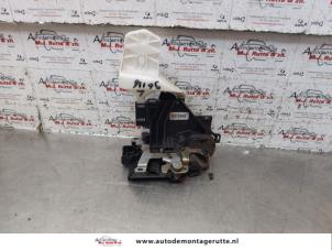 O147896 Gebruikte deurslot mechaniek 2deurs links Volkswagen Caddy