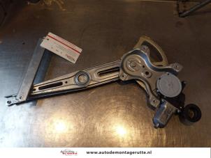 O147982 Gebruikte raammechaniek 2deurs rechts-voor Toyota Yaris