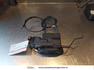 O148039 Gebruikte portierslot mechaniek 2deurs rechts Hyundai Coupe