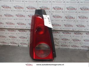 O148103 Gebruikte achterlicht links Opel Agila