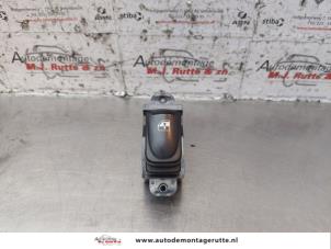 Gebruikte Ruit schakelaar elektrisch Hyundai Accent 1.4i 16V Prijs op aanvraag aangeboden door Autodemontage M.J. Rutte B.V.