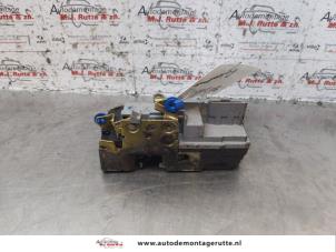 O148258 Gebruikte slotmechaniek portier 4deurs rechts-voor Citroen Berlingo