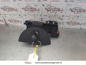O148278 Gebruikte slotmechaniek achterklep Opel Corsa
