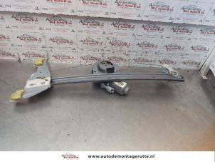 O148302 Gebruikte ruitmechaniek 4deurs rechts-voor Peugeot 107