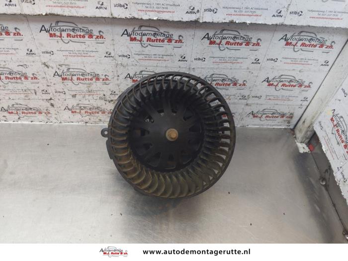 Kachel Ventilatiemotor van een Peugeot 206 CC (2D) 1.6 16V 2002