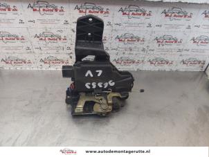O148373 Gebruikte portierslot mechaniek 2deurs links Volkswagen Golf