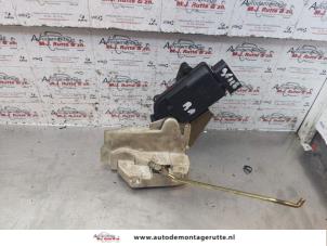 O148463 Gebruikte portierslot mechaniek 4deurs rechts-achter Suzuki Wagon R+
