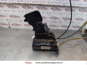 O148489 Gebruikte slotmechaniek portier 4deurs links-voor Ford Mondeo