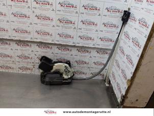 O148526 Gebruikte deurslot mechaniek 4deurs rechts-voor Volkswagen Golf