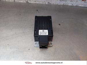 Gebruikte Radio module Volkswagen Golf VI (5K1) 1.4 TSI 122 16V Prijs op aanvraag aangeboden door Autodemontage M.J. Rutte B.V.