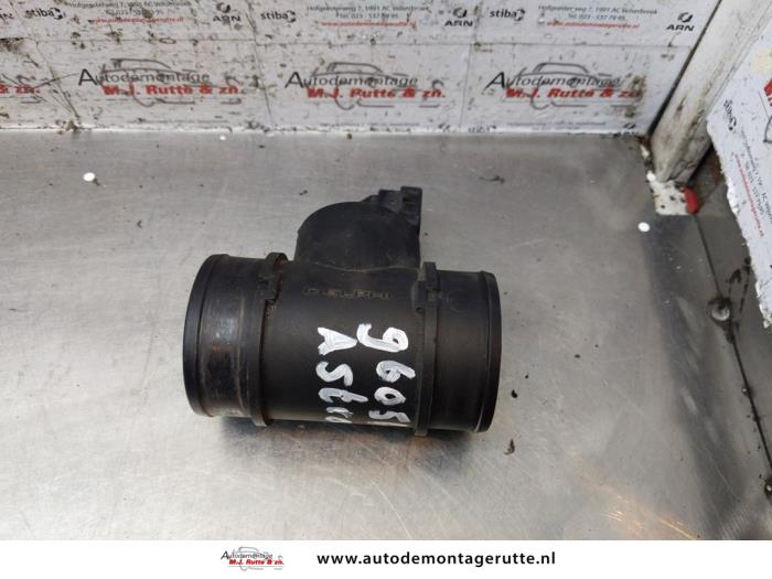 Luchthoeveelheidsmeter van een Opel Astra H (L48) 1.6 16V Twinport 2004