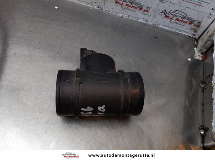 Luchthoeveelheidsmeter van een Opel Astra H (L48) 1.6 16V Twinport 2004