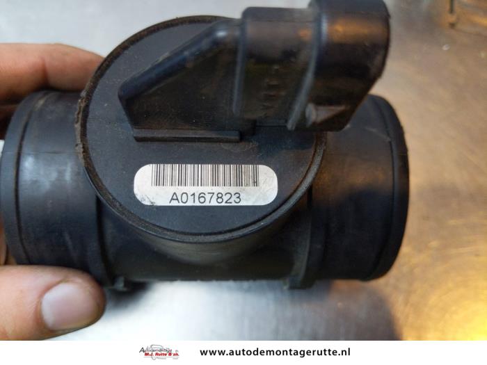 Luchthoeveelheidsmeter van een Opel Astra H (L48) 1.6 16V Twinport 2004