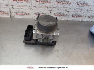 O148621 Gebruikte abs pomp Peugeot Bipper