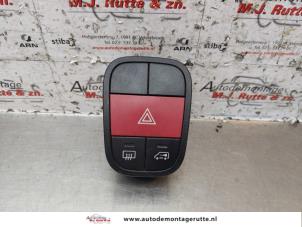 O148626 Gebruikte paniekverlichtings schakelaar Peugeot Bipper