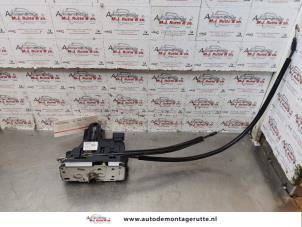 O148647 Gebruikte slotmechaniek achterdeur bus-bestel Peugeot Bipper