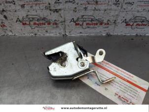 O148652 Gebruikte slotmechaniek achterdeur bus-bestel Peugeot Bipper