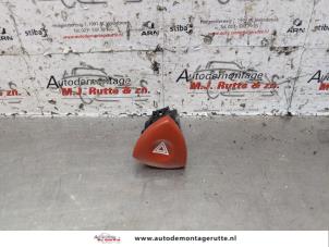 O148684 Gebruikte alarmlicht schakelaar Renault Laguna