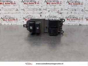 O148997 Gebruikte schakelblok ruiten Toyota Yaris