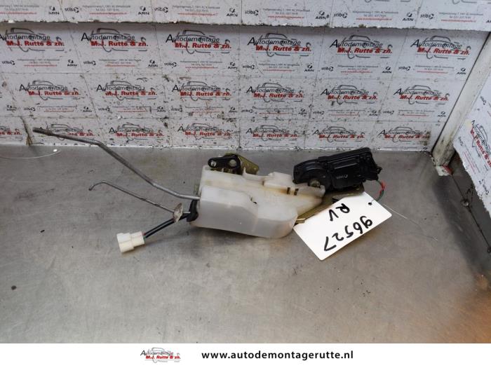 Gebruikte Portierslot Mechaniek 4Deurs rechts-voor Mazda Demio O149041