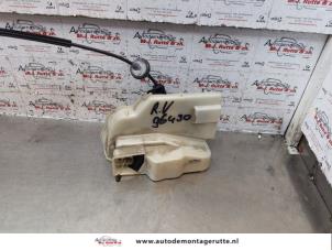 O149097 Gebruikte slotmechaniek portier 4deurs rechts-voor Volkswagen Touran