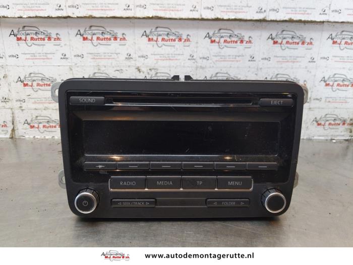 Radio van een Volkswagen Touran (1T1/T2) 1.6 2005