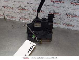 O149107 Gebruikte deurslot mechaniek 2deurs links Fiat Punto Grande