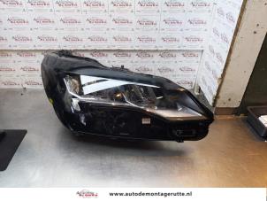 O149124 Gebruikte rechter koplamp Peugeot 5008